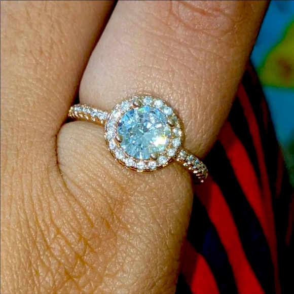 Center of My Universe Round Halo Ring - Picture 9 of 12